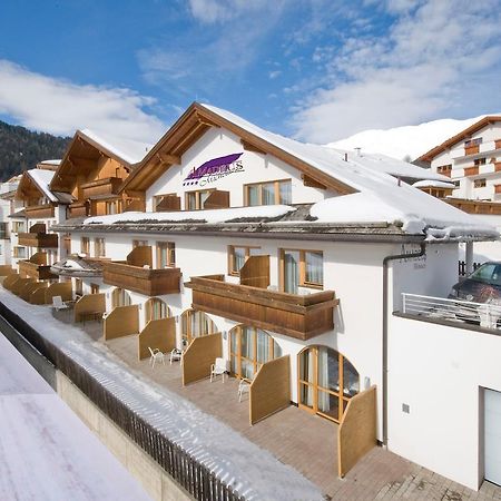 Hotel Amadeus Micheluzzi แซร์เฟาส์ ภายนอก รูปภาพ
