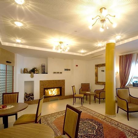 Hotel Amadeus Micheluzzi แซร์เฟาส์ ภายนอก รูปภาพ