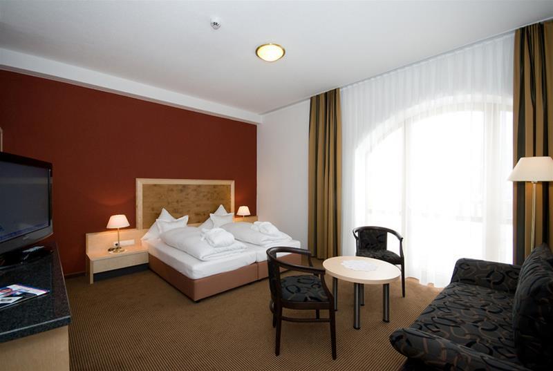 Hotel Amadeus Micheluzzi แซร์เฟาส์ ภายนอก รูปภาพ