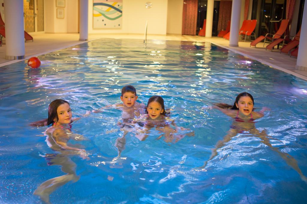 Hotel Amadeus Micheluzzi แซร์เฟาส์ ภายนอก รูปภาพ