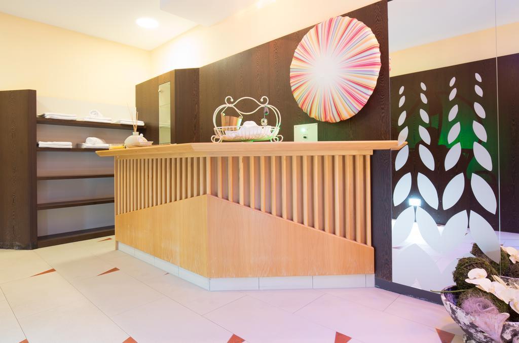 Hotel Amadeus Micheluzzi แซร์เฟาส์ ภายนอก รูปภาพ
