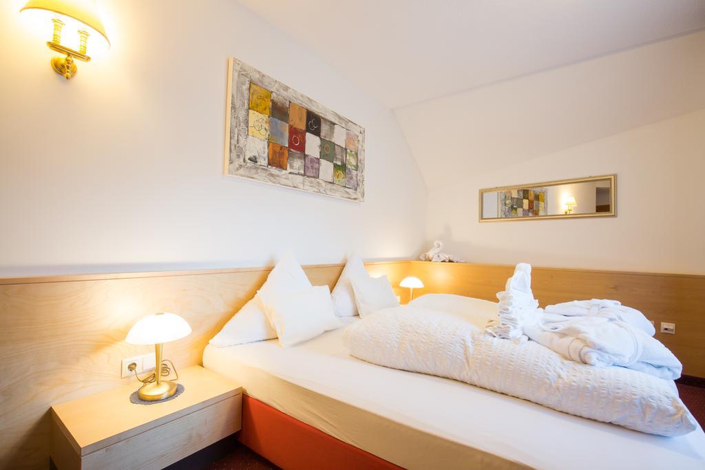 Hotel Amadeus Micheluzzi แซร์เฟาส์ ภายนอก รูปภาพ
