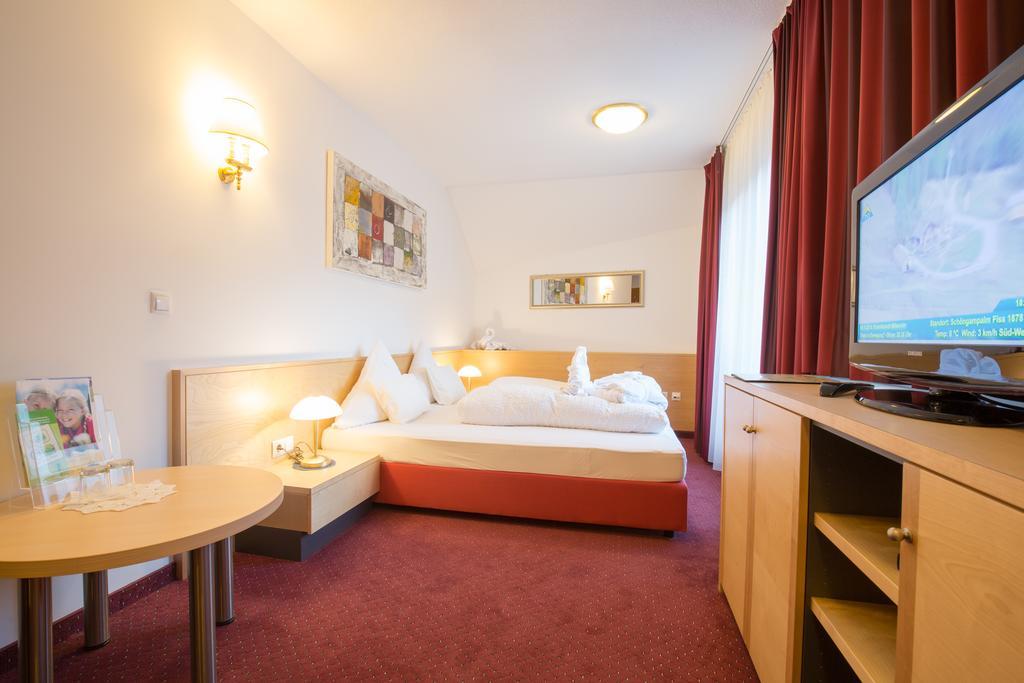 Hotel Amadeus Micheluzzi แซร์เฟาส์ ภายนอก รูปภาพ