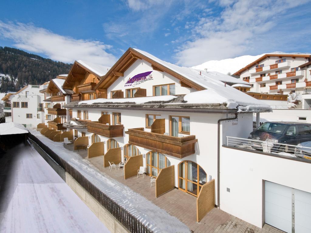 Hotel Amadeus Micheluzzi แซร์เฟาส์ ภายนอก รูปภาพ