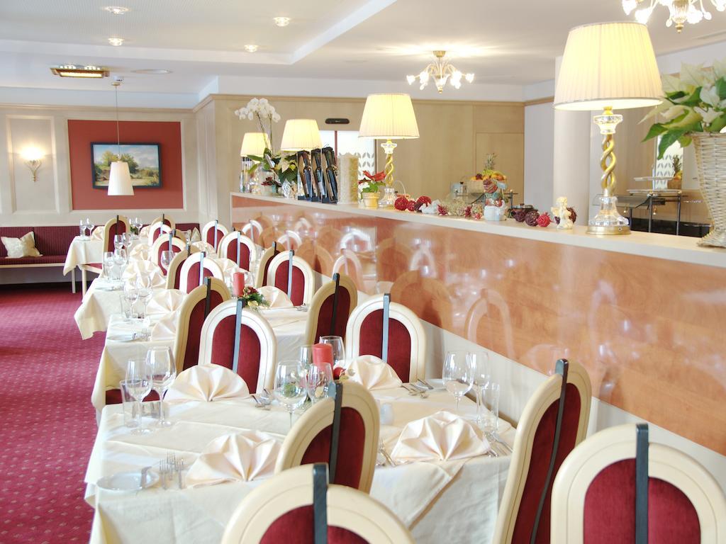 Hotel Amadeus Micheluzzi แซร์เฟาส์ ภายนอก รูปภาพ