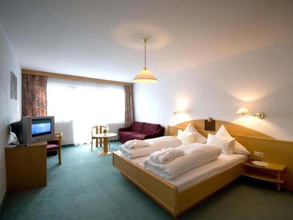 Hotel Amadeus Micheluzzi แซร์เฟาส์ ภายนอก รูปภาพ